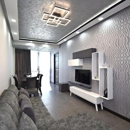 Luxuary 2Bedroom 2 Bathroom Apartment With Jacuzzi Erivan Exterior foto