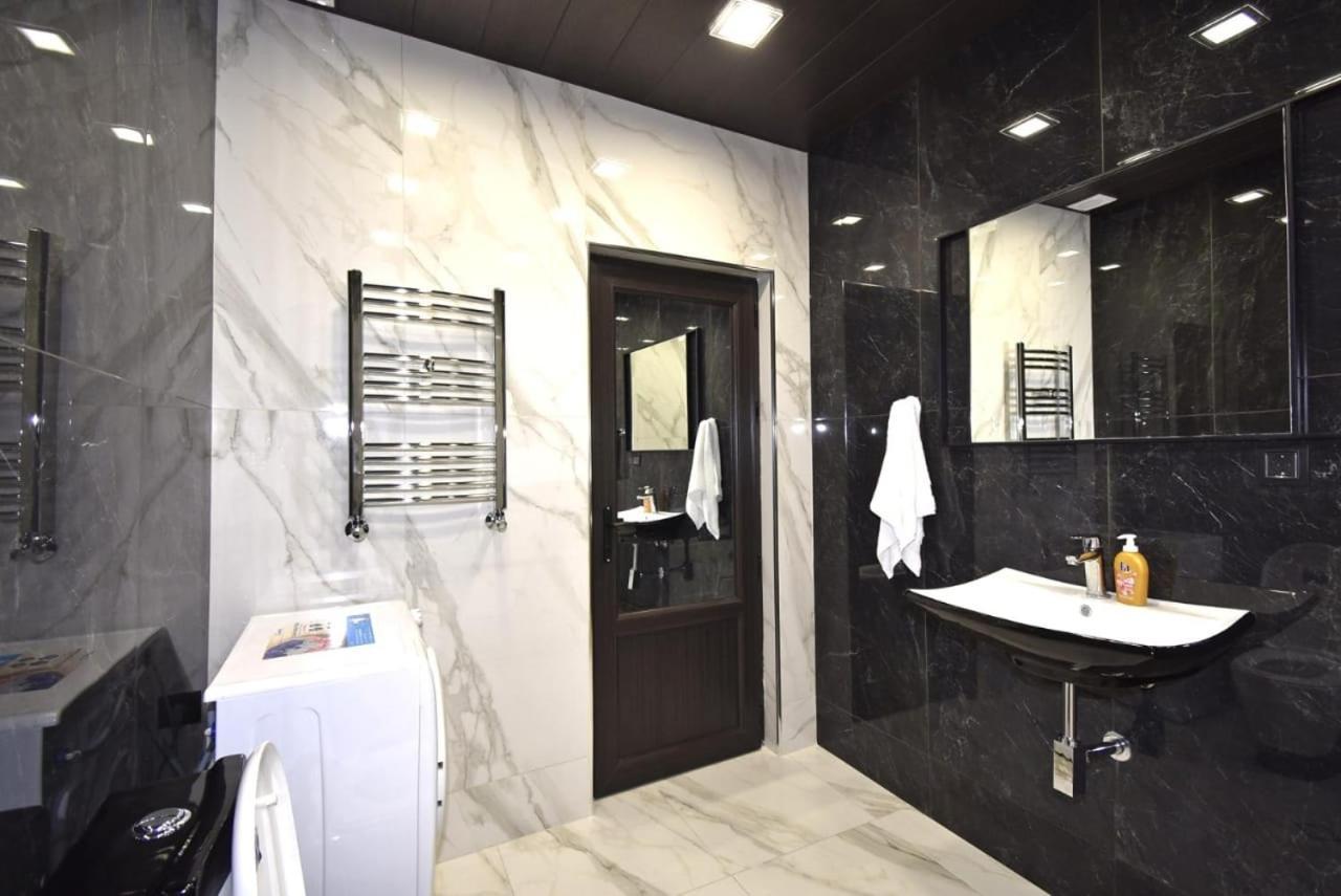 Luxuary 2Bedroom 2 Bathroom Apartment With Jacuzzi Erivan Exterior foto
