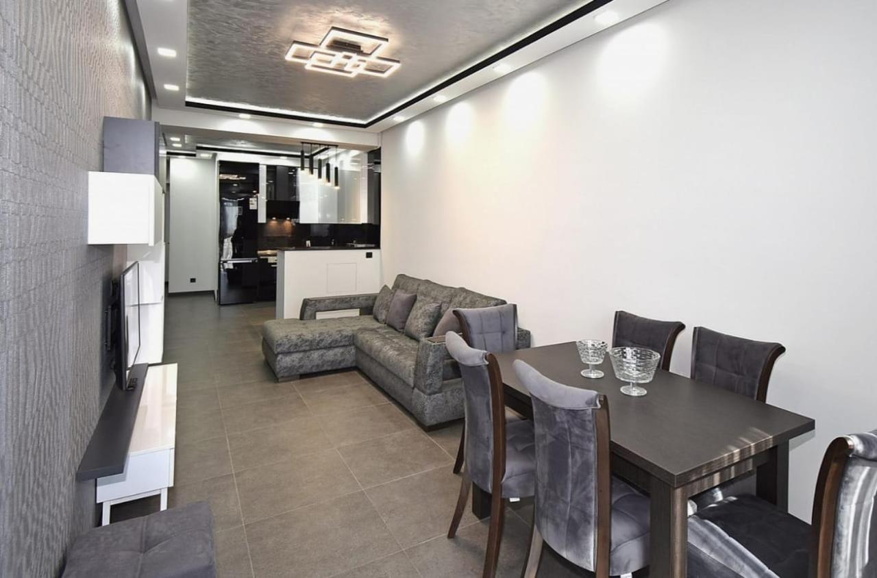 Luxuary 2Bedroom 2 Bathroom Apartment With Jacuzzi Erivan Exterior foto