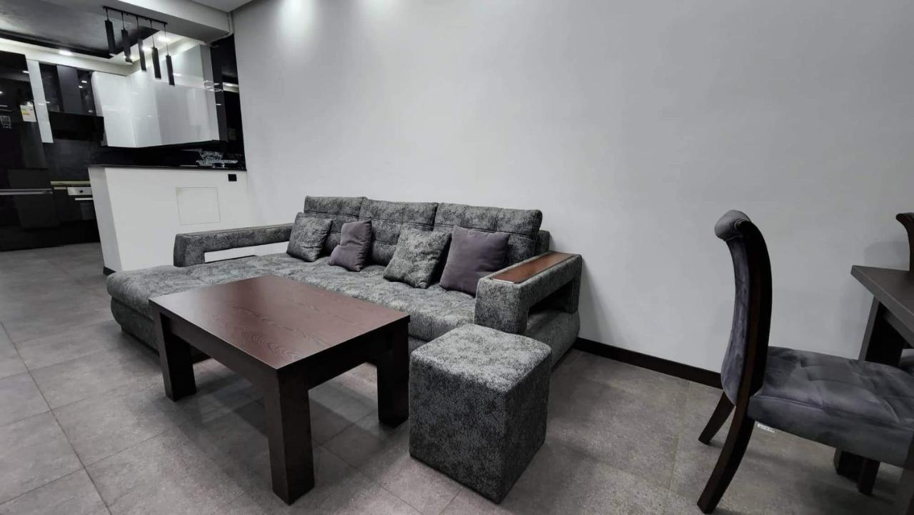 Luxuary 2Bedroom 2 Bathroom Apartment With Jacuzzi Erivan Exterior foto