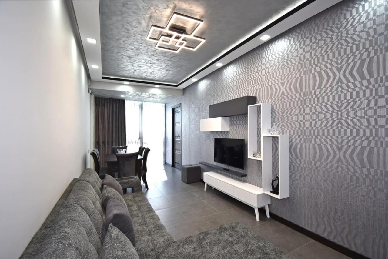 Luxuary 2Bedroom 2 Bathroom Apartment With Jacuzzi Erivan Exterior foto