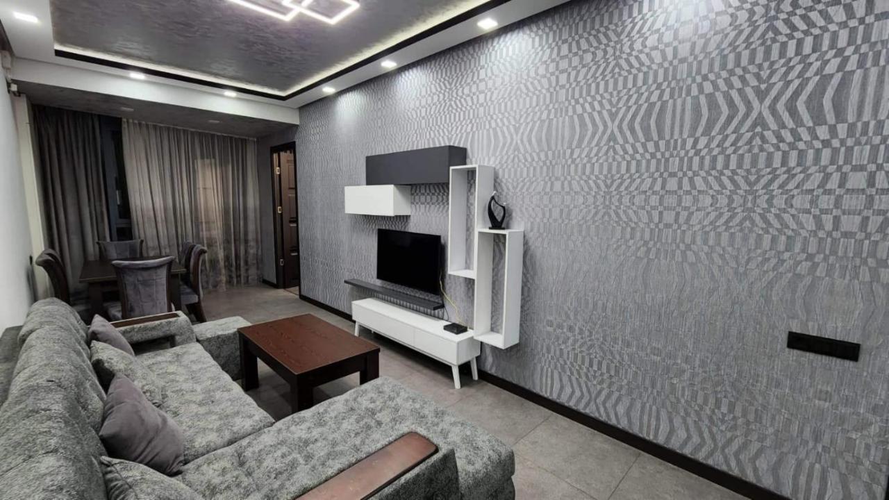 Luxuary 2Bedroom 2 Bathroom Apartment With Jacuzzi Erivan Exterior foto